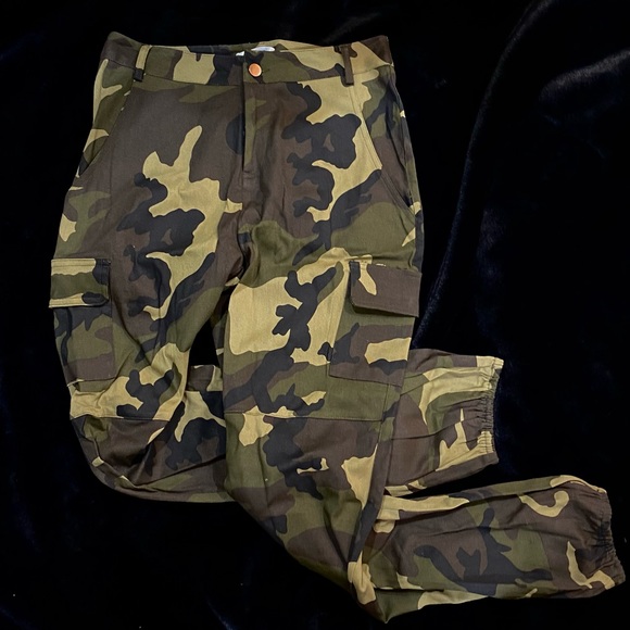 Pants - Camo Joggers NWT